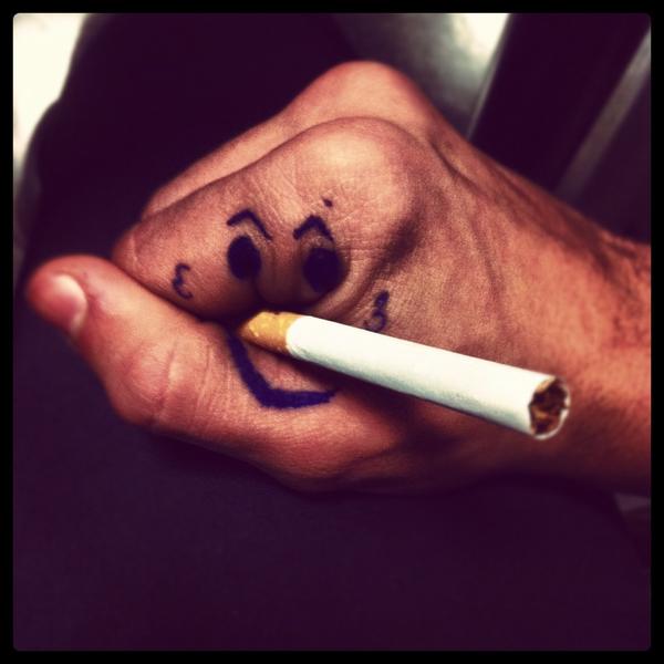 flashmeup's tweet image. Dame de fumar que no quiero estar triste