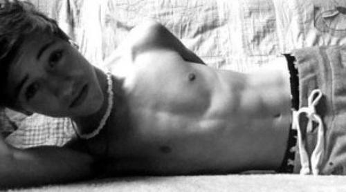 RobertoIii_1490's tweet photo. RT if u wanna see my naked!!!!!!! http://t.co/qXTuaZ3g