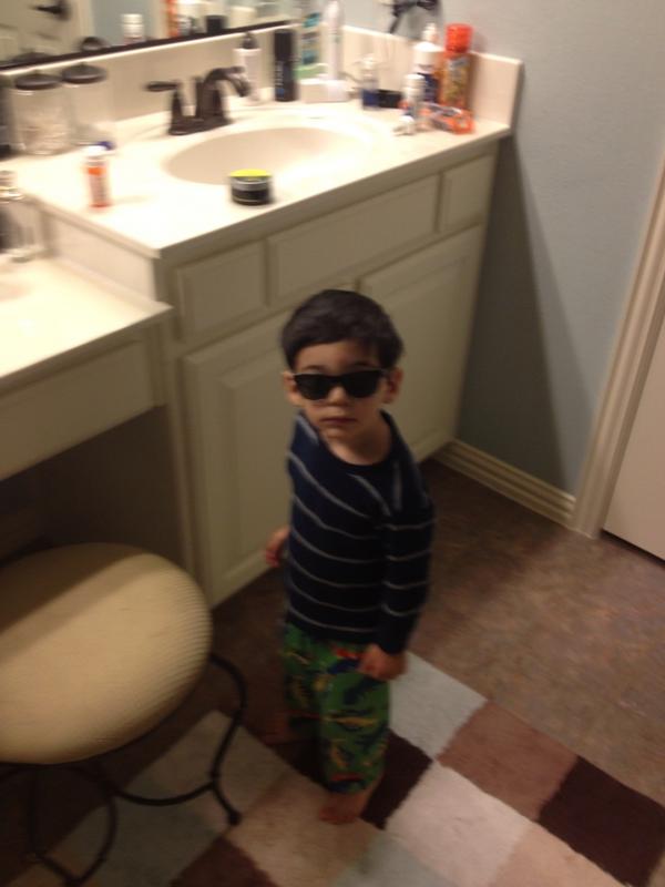 aReS0111's tweet photo. This is how a Rock Star Looks like in the morning http://t.co/DERodWRf