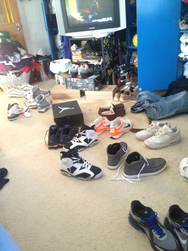 HViscarello4415's tweet image. You know you have too many shoes when..... #notevenhalf