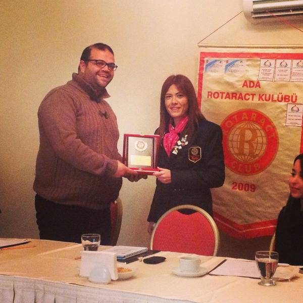 2012 Meslek Hizmetleri Ödülünü Özgür Özmavi'ye verdik. <a href="/ozgurozmavi/">WAUW MAGAZINE</a>