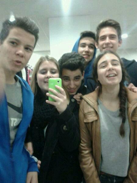 Magreantes's tweet photo. Digais lo que digais @lopez_vsn42 es el graciosillo del grupo, y @_rubencm98 le quiere quitar el puesto http://t.co/mzLUuI5R