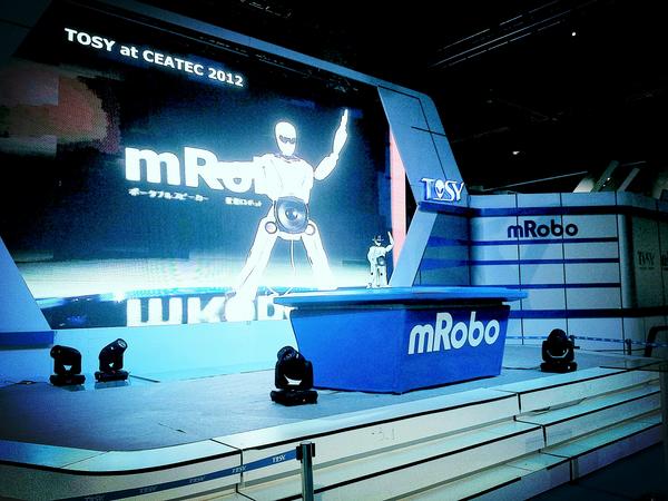 TriplePointTech's tweet image. Robots dancing Gangnam Style #Tosy #mRobo #CES #robotics