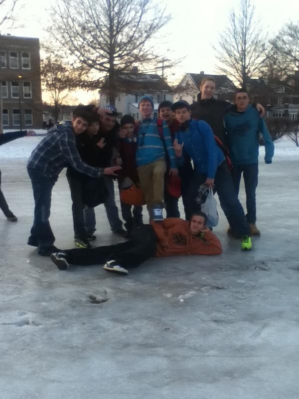 hendrick_jesse's tweet image. Mi familia #hawkwrestle #wrestling #slipperyice