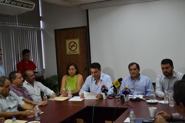 CMIC_Chiapas's tweet photo. @Cmic Chiapas en la instalación del Comité de Obra Pública del Poder Ejecutivo del estado de Chiapas... http://t.co/OoG3qVjX