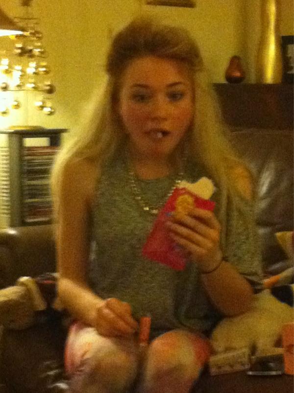 sydneyapples's tweet photo. @lucyluuxox #tweetapictureyoucantexplain http://t.co/xeZ5wlEJ