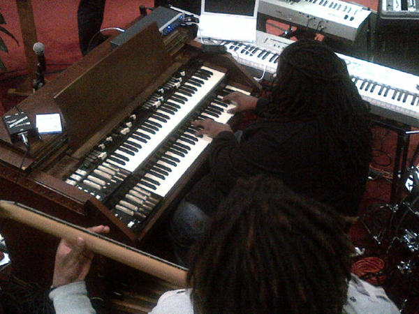 propheticpromo's tweet photo. @ChuckeyRobinson on organ!! http://t.co/V5gHQ3kD