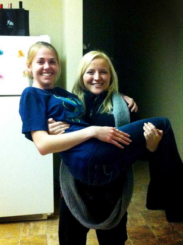 Britt_Katt's tweet photo. This is the kinda love that fills my apartment #Roommates @Cass_Alex23 @jennmmeyer http://t.co/i95q8aVC