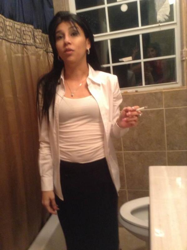 bigpunkmd's tweet photo. "@gabbybimbo832: Annie looking like a crack whore http://t.co/x6DbBdrh"lmfaooo