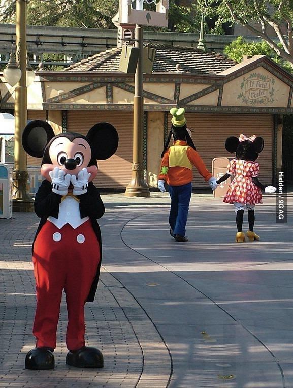 hpjaramillo's tweet image. "@9GAG: Scandal in Disneyland... http://t.co/WhU3DgrY" Mickey tuvo un #Preinfarto"@AriannaMartin11 oh my god