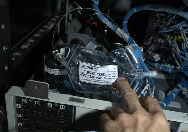 Cmdr_Hadfield's tweet photo. Station Health - measuring our coolant water for ammonia, pH and general contamination. http://t.co/ENwclFH6