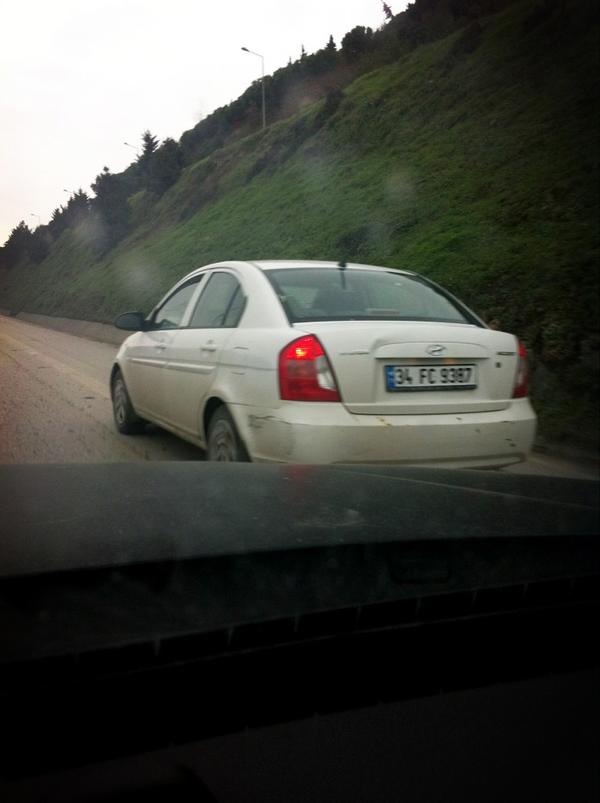 AlphanEcevit's tweet photo. @TrafikMagandasi e-5 te kadikoy yonune giden 34 fc 9387 plakali arac emniyet seridinden gidiyodu http://t.co/EsHXqLOE