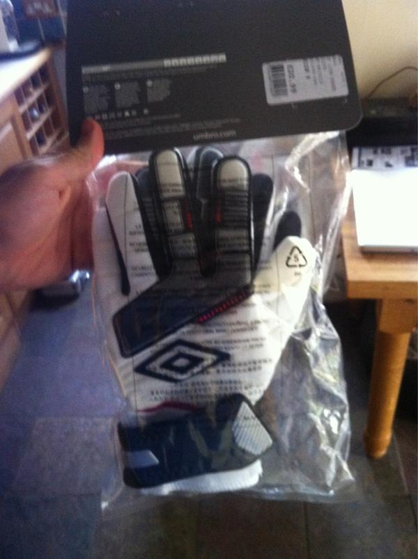 SupaHandsLittle's tweet photo. So excited about footy on Monday! Had to buy myself some new gloves! So beautiful @CharlieJarman @C_CrawshayJones http://t.co/e0JrVeZ7