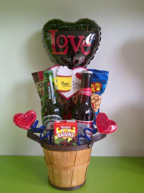 Entreideas1's tweet image. Él ama la cerveza y tu lo amas a él? No es "loving you" sino "BEERing you"! Más de #SanValentin 2013 #LoveInColors