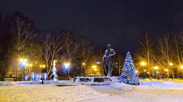 tulaphoto's tweet photo. В толстовском сквере на Рождество. #тула #туларулит http://t.co/U4IrCVp4