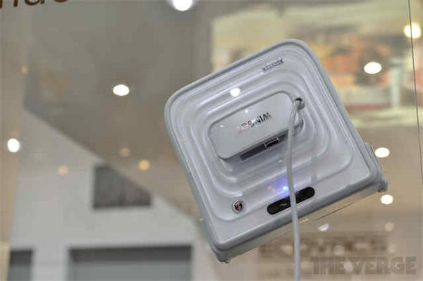 HugoWindowClean's tweet image. I for one welcome our new window cleaning overlord. theverge.com/2013/1/10/3861…