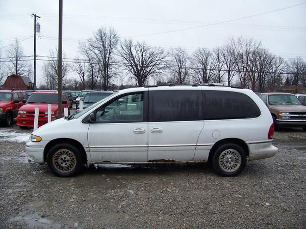 TelegraphAuto's tweet image. 1996 Chrysler Town&amp;amp;Country for $1,495!!!!!