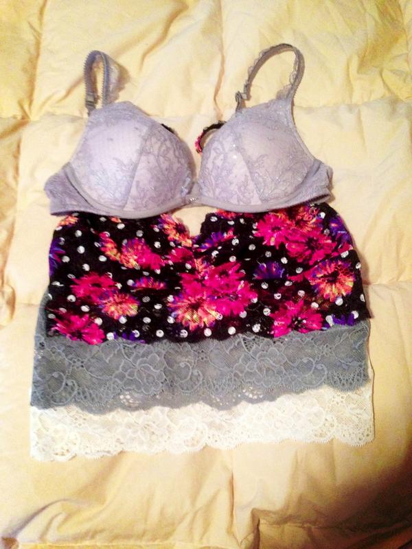 kaytayy58's tweet image. It's not my fault Victoria's Secret makes me buy stuff when I go in #byebyepaycheck