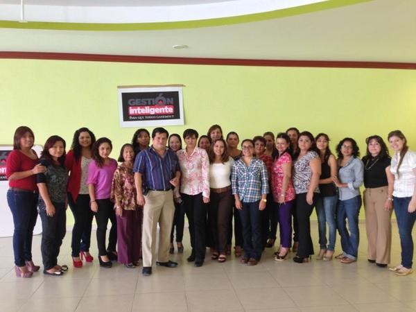 @EqDeGeneroCMIC: Empresarias de CMiC #Chiapas con el Secretario Arq. Eric Enrique Aguilar Gómez cc <a href="/CMIC_Chiapas/">Cmic Chiapas</a>