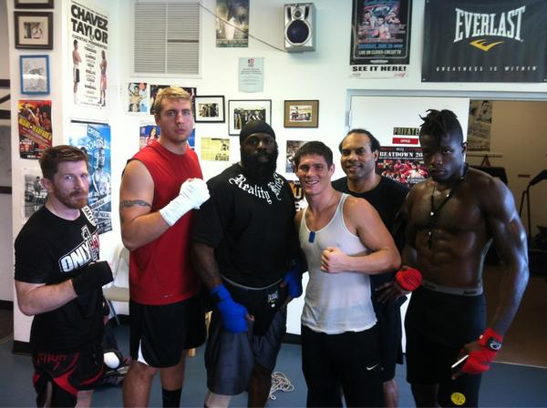 CharlesRosaMMA's tweet photo. Boxing with the toughest in Florida! @mikebrownmma @KimboSlice @johndavidjackson @WesNofire #worldchampions #CFA09 http://t.co/G1JzjJ0d