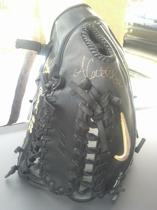 TheCUTCH22's tweet photo. At 8000 RTs 1 random retweeter will win this signed game-used glove used in my GoldGlove season #MLB13Cutch http://t.co/ZwsWtLbS