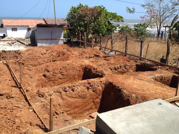 JoseLGonzalezU's tweet image. Buko calor y supervisando en el Uverito  @ConstructoraAG #beachproject #houses #3story #foundation #slab