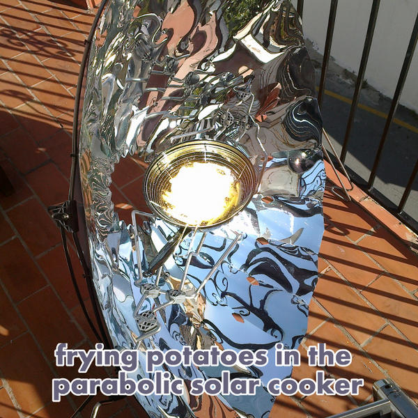 Frying potatoes with clean and free energy. Parabolic #solar cookers bit.ly/VtXKQC #permaculture