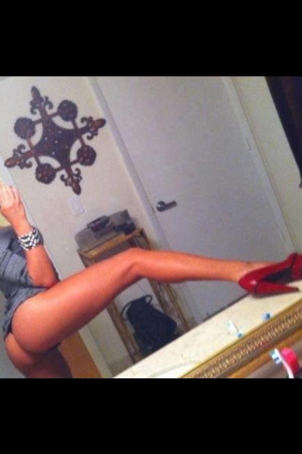 Emily08275305's tweet photo. #Ass #Legs #Heels http://t.co/KbtY4Xl8