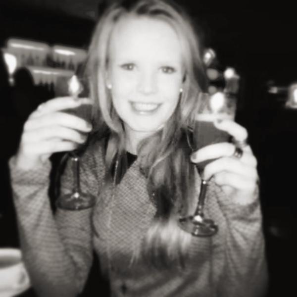 CaseyAmieAlgar's tweet image. Happy hour = happy casey #2drinks