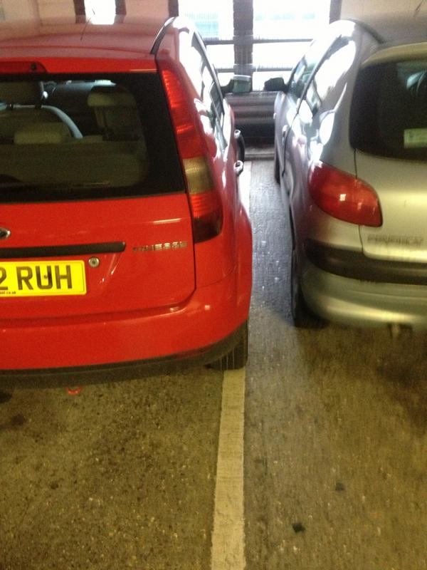 SoapDodgersBox's tweet photo. Can anyone explain what goes through the mind of these drivers (red car)? To their left was >1metre clear space #SDB http://t.co/6brcxwDF