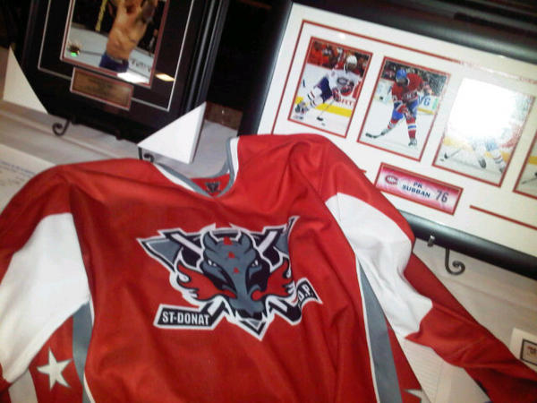 SignaturePro_'s tweet image. 3e année que nous sommes avec l'Association Mineure de Hockey St-Donat RDP! #tournoidepoker #encansilencieux #Riviera