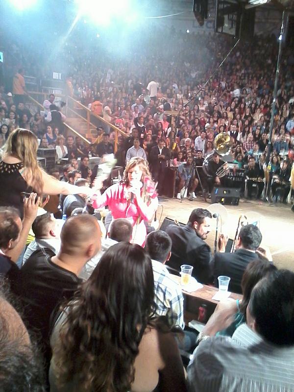 Livi8686's tweet photo. Palenque Mexicali 2012.... Estubo a REVENTAR!! http://t.co/Ds8j17ru