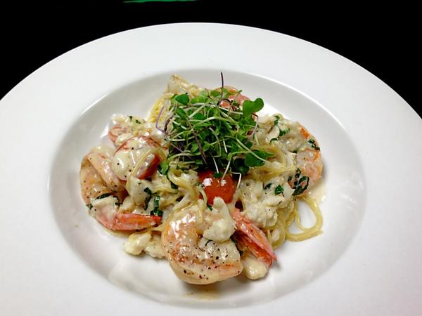 Paolath's tweet photo. Shrimp with angel hair, cherry tomatoes and basil!! http://t.co/vFJ8IOch
