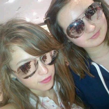 SwagsSwag's tweet photo. @HollyyDrury you look nice, who is your friend? http://t.co/v0hHNRKJ