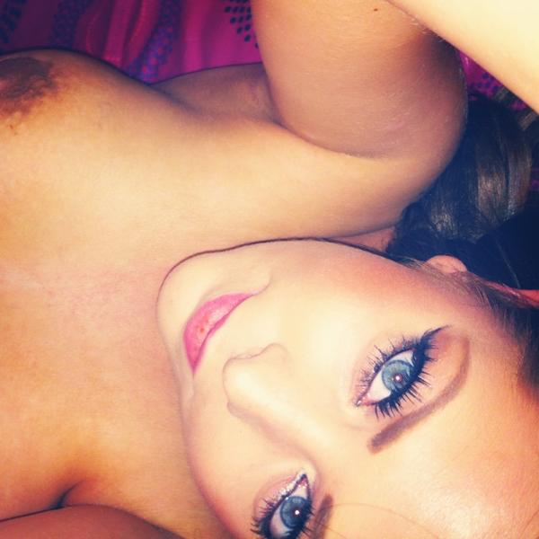 iammorganmay's tweet photo. @ZOO zootwitties #cheekybedsnap http://t.co/nU56EP63