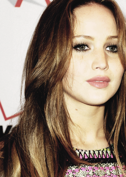 xhutchersonn's tweet image. Seriously why is she so beautiful? Is this even legal?