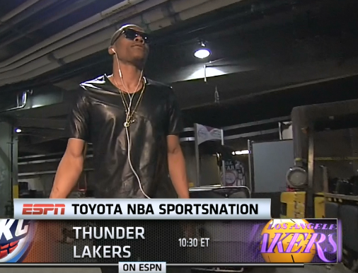 BAYCDhzCcAABcC0.png:large