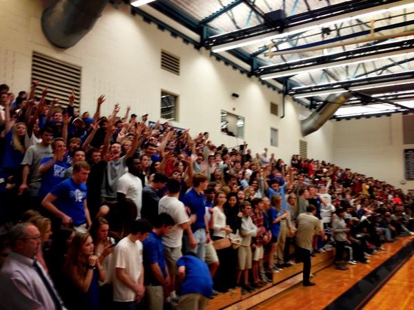 ConnorBarwin98's tweet photo. Big win for EHS over St. Johns tonight! 
#KnightsOnParade http://t.co/Wtx0YXt6