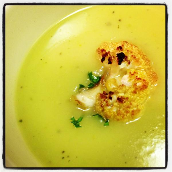 Potato-Leek Soup. #veganrecipes #Vegan #thefoodiator #potatoleeksoup