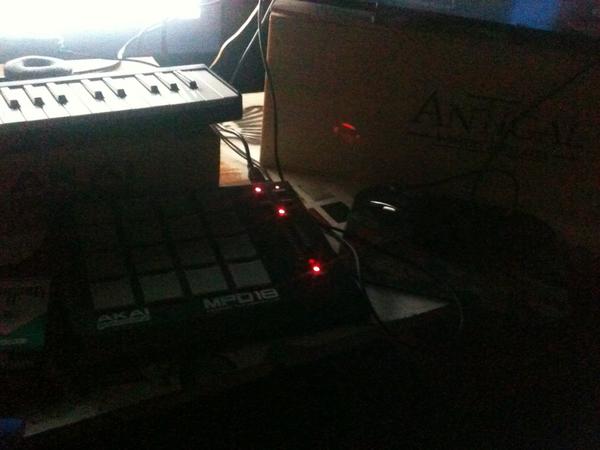DjHupL's tweet photo. Great night in the studio doing some experimental live mixing. Feeling better about my work than ever @DjHupL is back! http://t.co/9IosFNKY