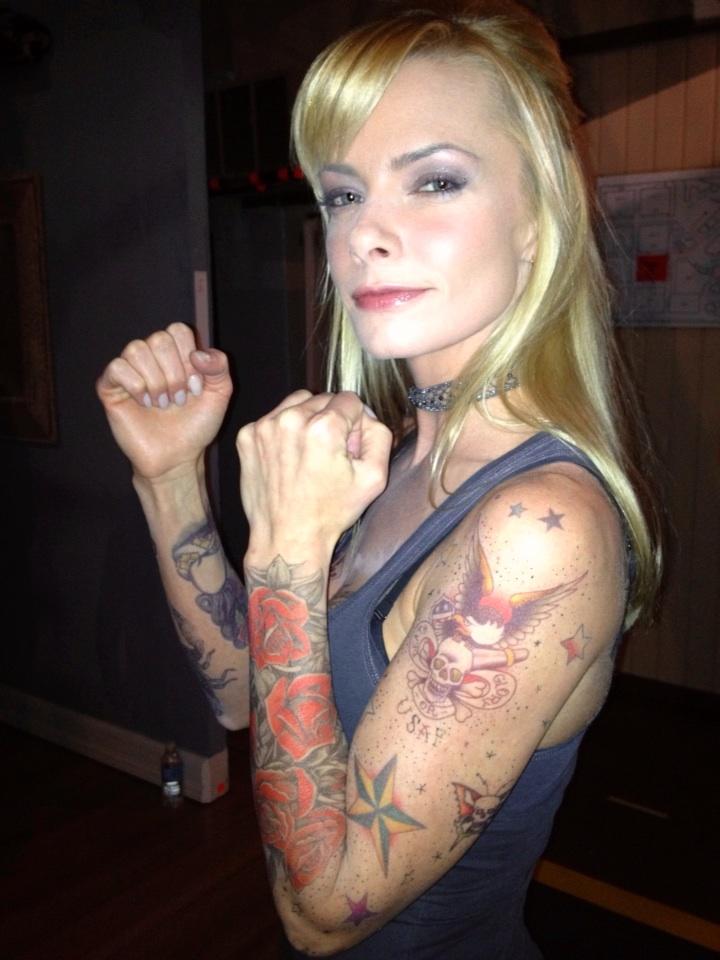 Does jaime pressly have tattoos
