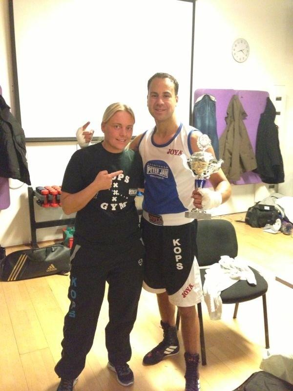 Coolgym's tweet photo. Langs deze weg feliciteren we Brain met zijn boks overwinning, unaniem alle 3 de rondes voor onze bokser #trots http://t.co/5sZ7wNZT