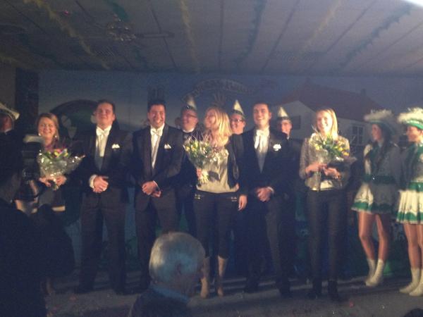 Moeraskwaakers's tweet photo. Ós kersverse dreejspan prins Lorenzo I ( ten Brink) en adjudante Paul (Mestrum) en Jordy (Daemen) http://t.co/mMe7ooy4