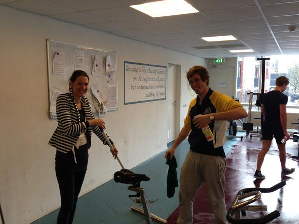 PeterGrunder's tweet photo. Door het vele binnen trainen van de afgelopen tijd, was het krachthok aan een schoonmaak toe! @ksrvnjord http://t.co/m0k9BU2k