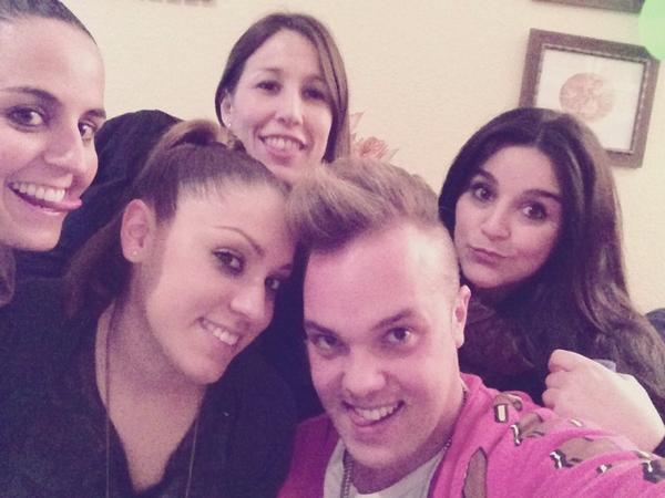 Javi_MM's tweet photo. Laurita Bday!!! Con @anagomezcruz, @RocioDlgd y mas!! http://t.co/eiO469D9