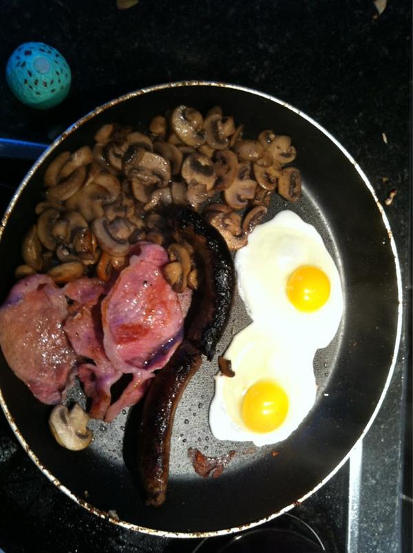 Flynny69's tweet photo. @KellytuKelly  haha no I was cooking my breakfast http://t.co/ZwxDK3qx