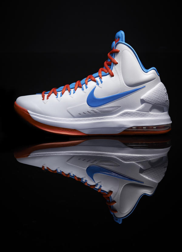 NikeLA's tweet photo. #LaunchReminder: The KD V launches first come, first served today at 10AM. $115 + Tax. http://t.co/QSQAo3q2