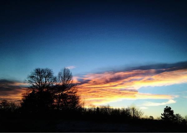 mmiller13's tweet photo. Beautiful morning #rebel_tweeps #sunrise #photography http://t.co/YENHvNAQ