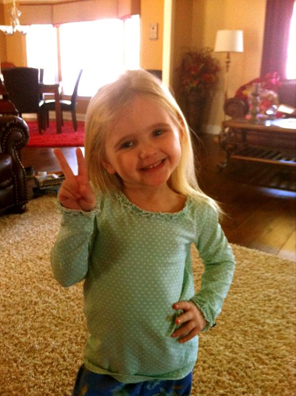 lb8936's tweet photo. Niece love... And peace. http://t.co/1m07KBoJ
