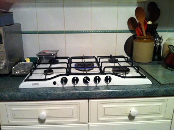 isopaskinorr's tweet photo. One way to warm the house up #greatgran #learnfromthebest http://t.co/ZnPhHn1G